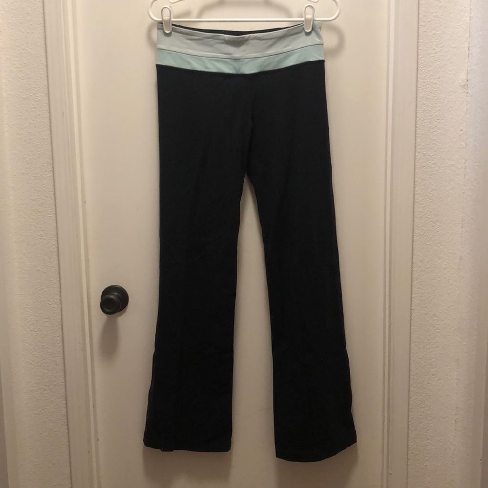 LuluLemon wide leg pants black w light teal I think 6